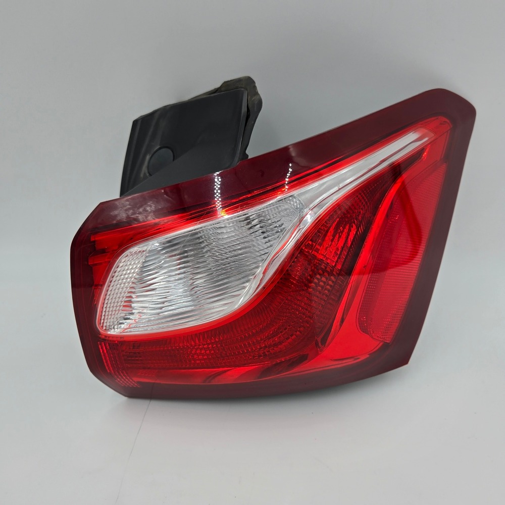 2018-2021 Chevy Equinox Taillight RH Passenger Side Outer OEM 84305804 Red Clear